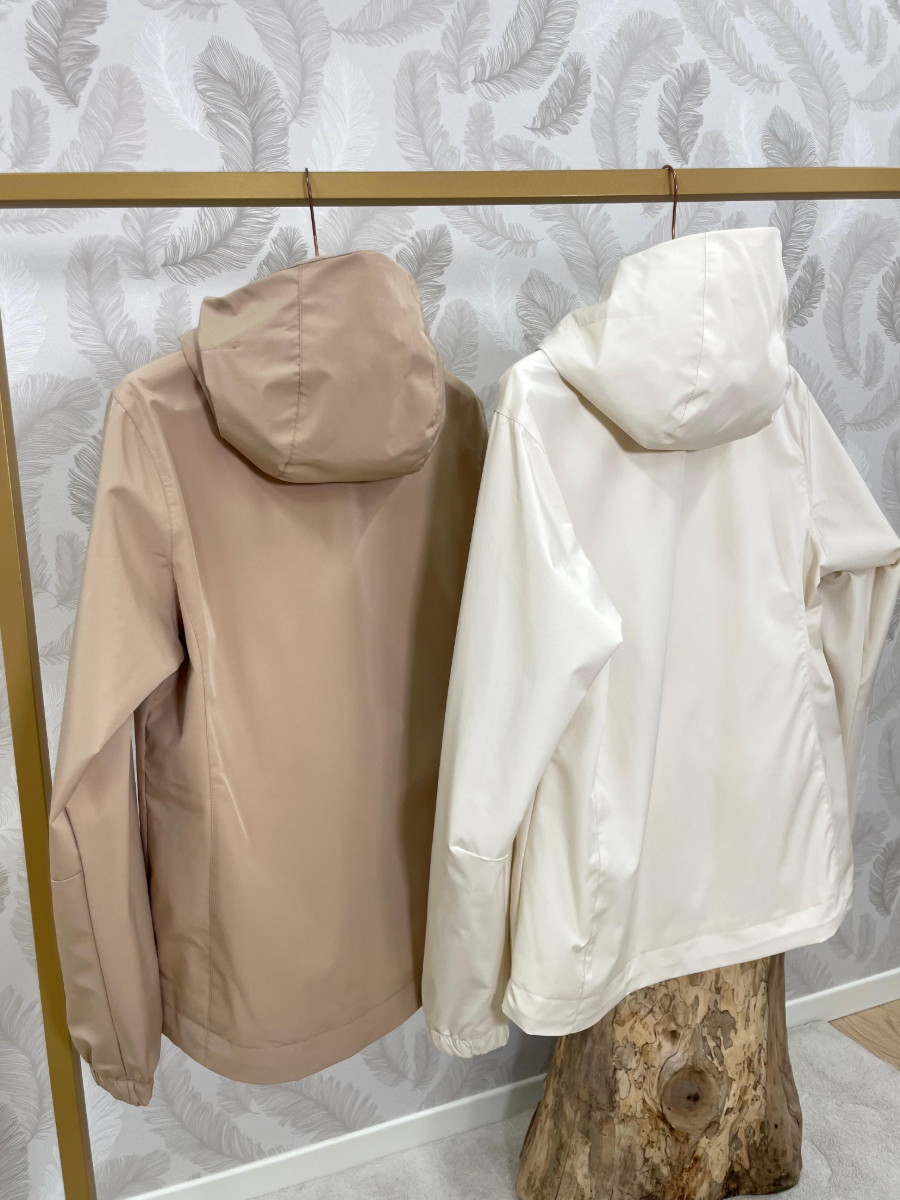 Giacca leggera con cappuccio - immagine 2