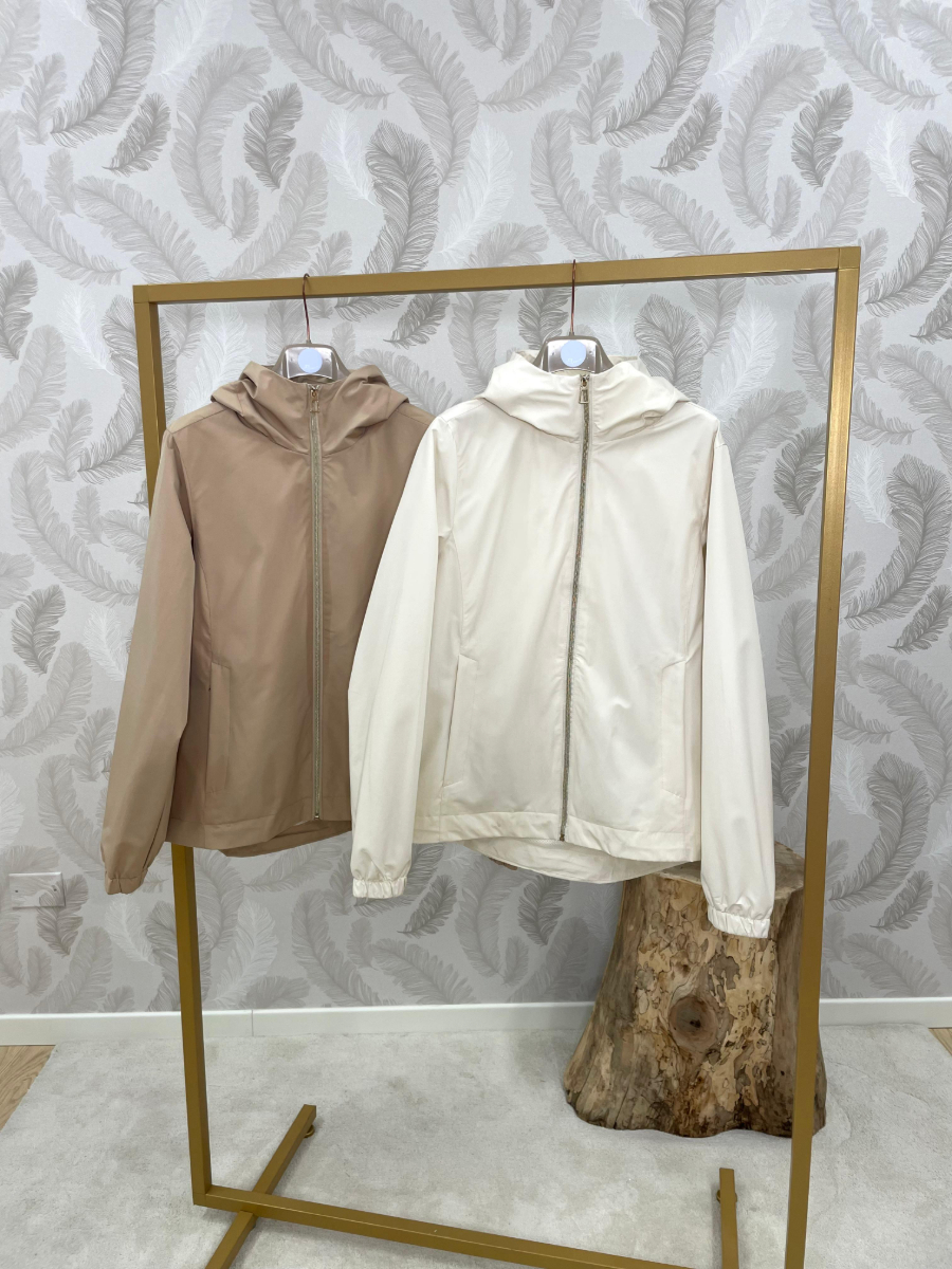 Giacca leggera con cappuccio
